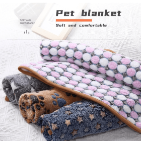 Soft and Fluffy High Quality Fluffy Cute Star Printing Pet Mat Warm and Comfortable Pet Blanket for Dogs and Cats Pet Supplies (Color: Brown Dog Paw, size: For Kittens 60X40Cm)